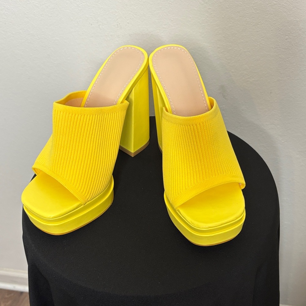 NEW BOUTIQUE Vibrant Yellow Platform Mules